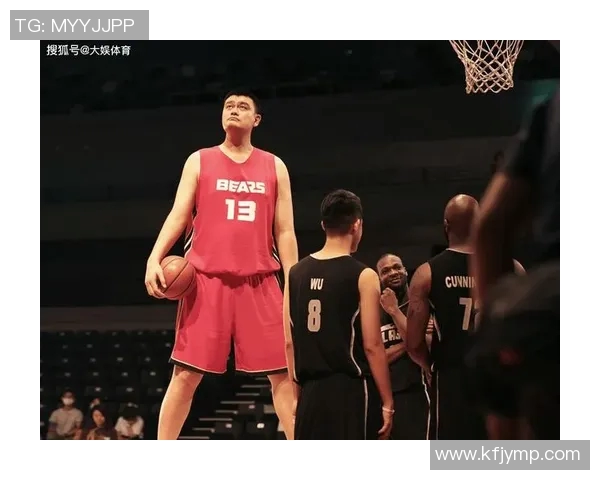 姚明首次登场展现篮球才华引发球迷热烈反响与期待
