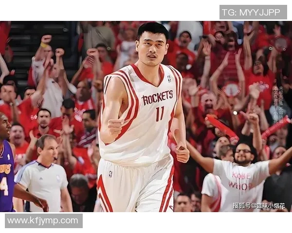 姚明左手持球瞬间的精彩瞬间与篮球精神的完美结合