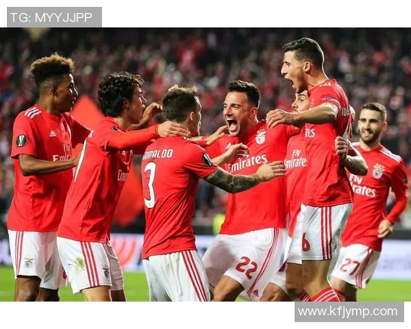 争议判罚引发热议哪位足球明星成为焦点引发讨论